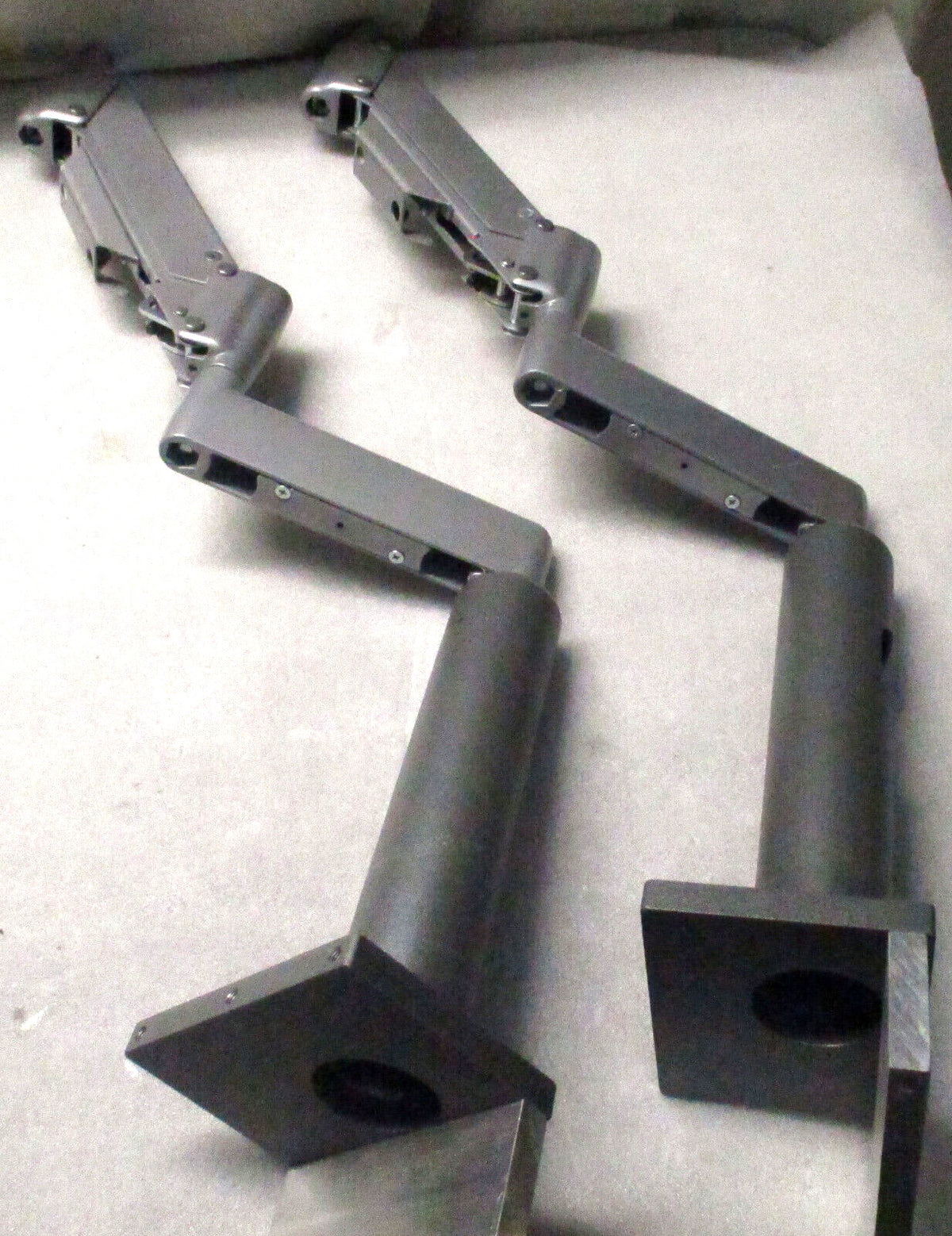 Medtronic Z43 Steelcase Monitor Arm