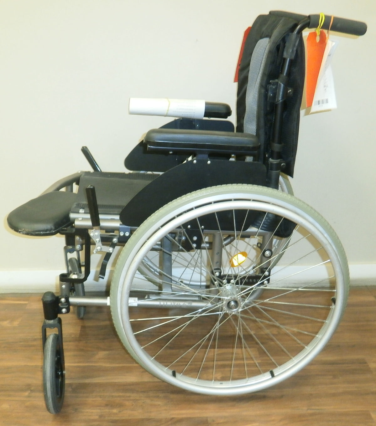15" TiLite sx light weight folding, 18" depth (only 1 foot rest)