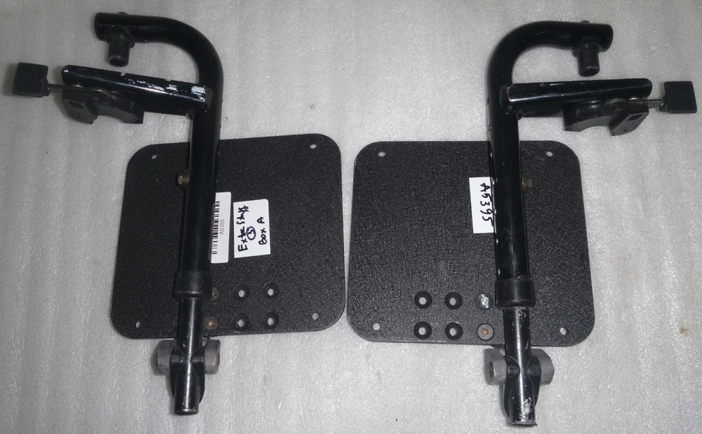 SET OF WHEELCHAIR FOOT REST GOOD CONDITION WITH MOUNT PLATES DIMENSION AS PHOTO