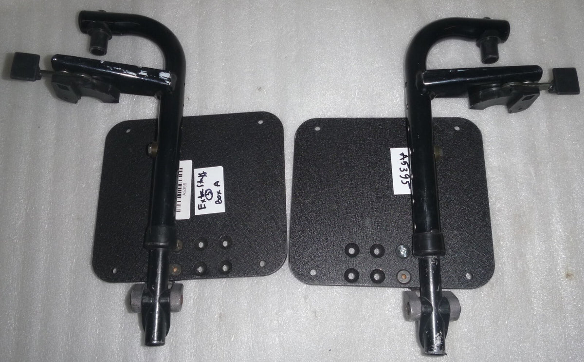 SET OF WHEELCHAIR FOOT REST GOOD CONDITION WITH MOUNT PLATES DIMENSION AS PHOTO