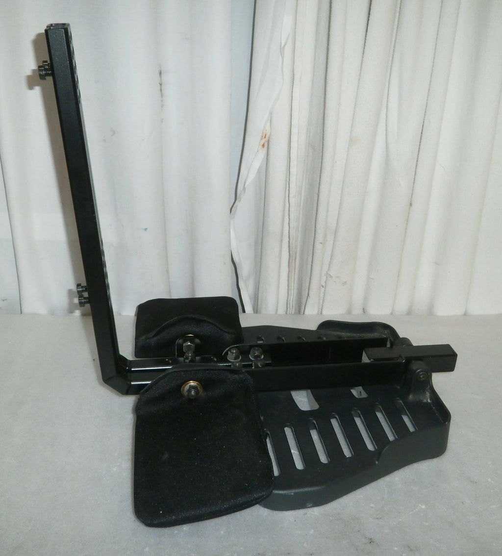 QUICKIE QM-710 WHEELCHAIR FOOTREST VERY GOOD CONDITION WITH BOLTS AS PHOTO