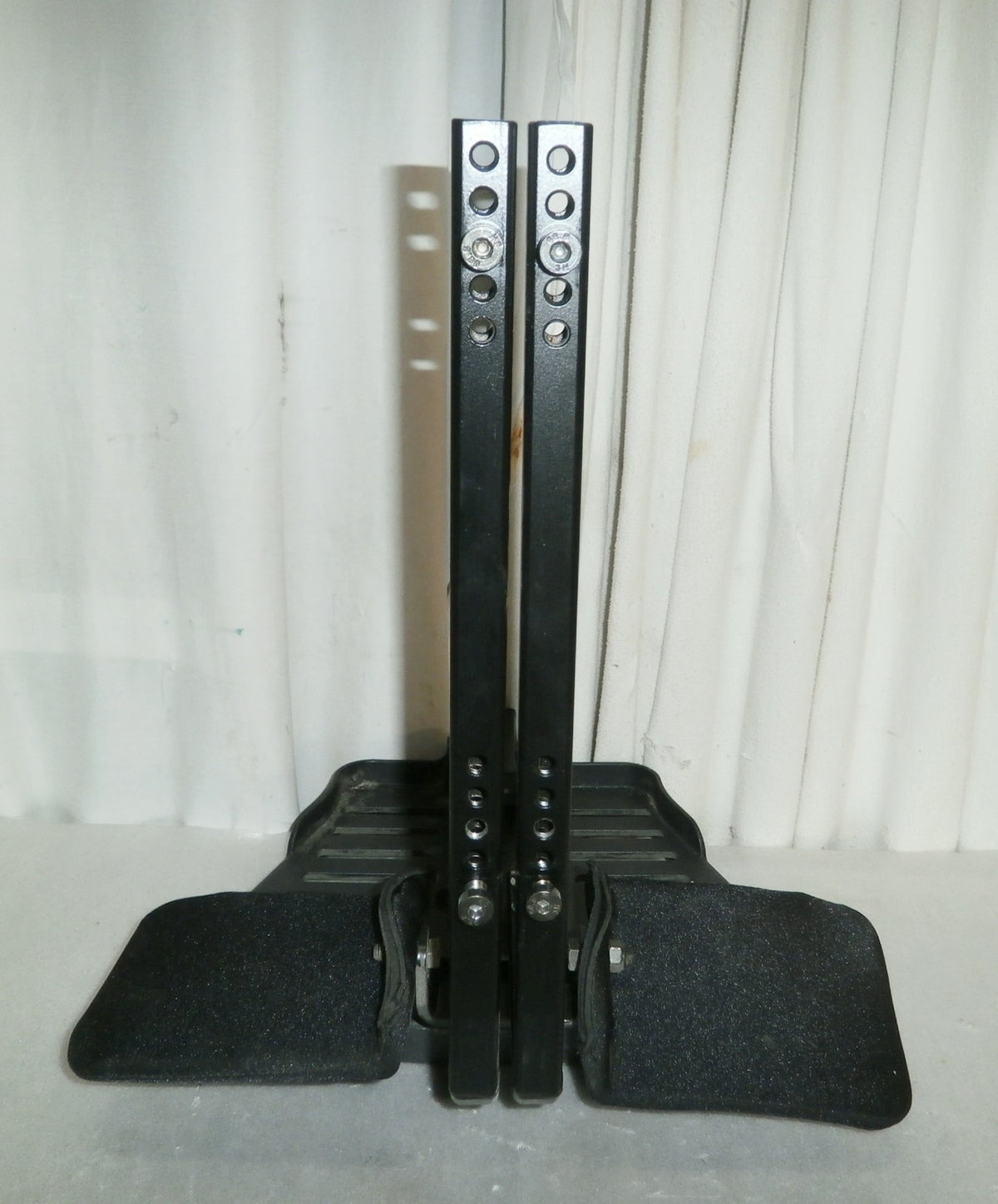 QUICKIE QM-710 WHEELCHAIR FOOTREST VERY GOOD CONDITION WITH BOLTS AS PHOTO