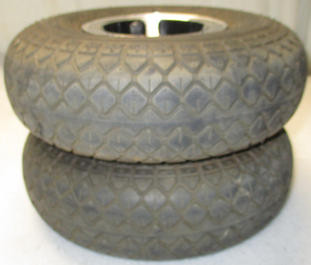 INVACARE LEO 4 WHEELS SCOOTER 2 REAR TIRES AS PICTURES