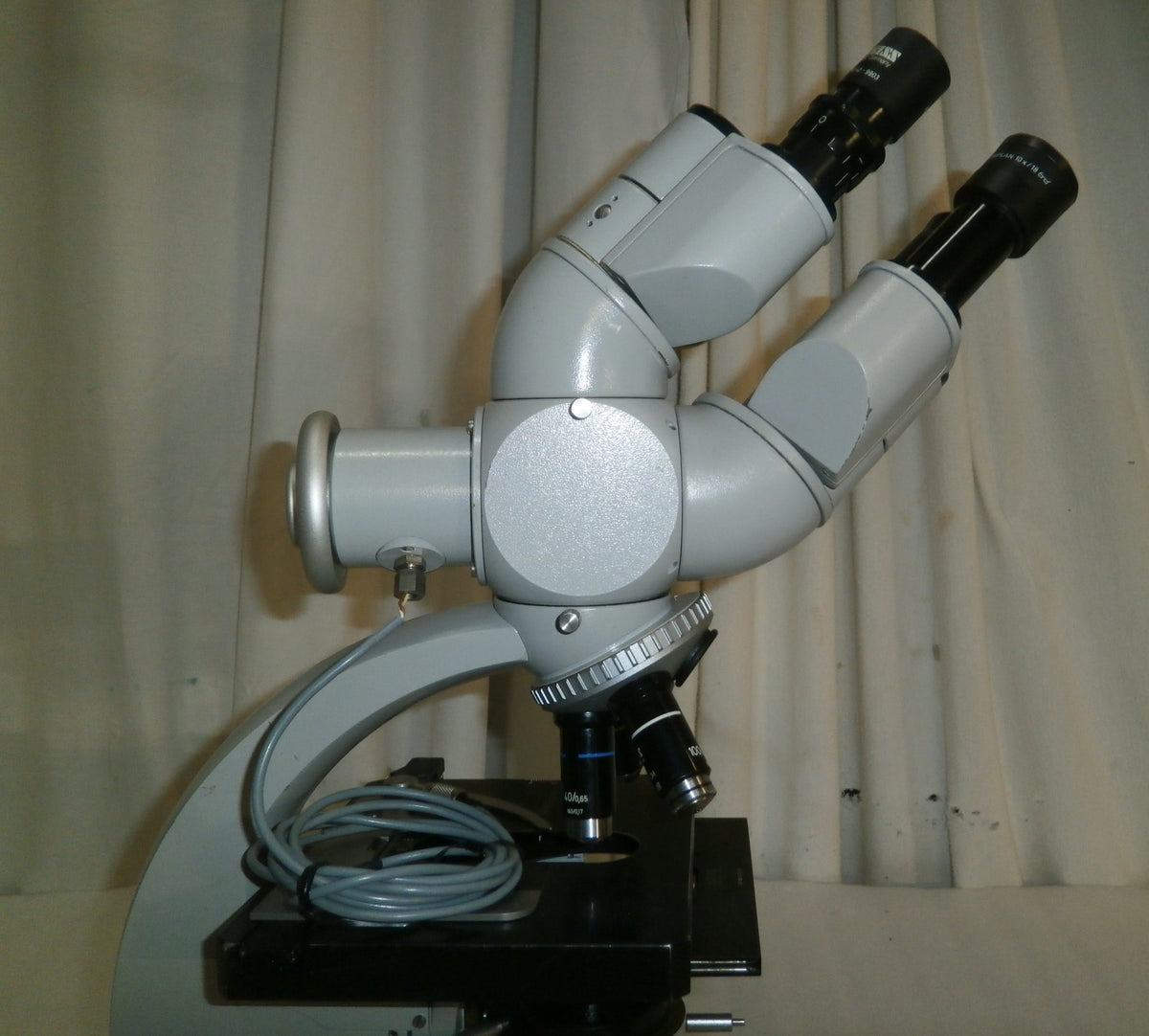 CARL ZEISS 473047-9901 Dual Head MICROSCOPE With 3 lenses