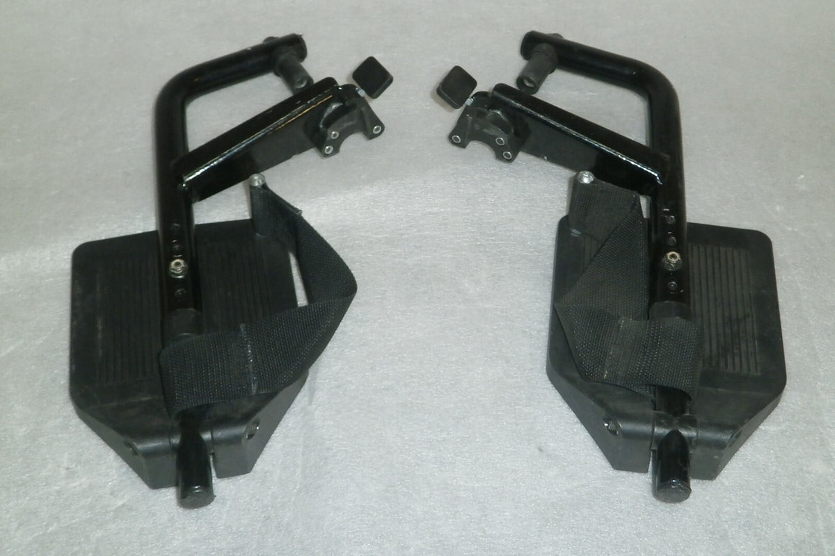 SET OF WHEELCHAIR FOOT REST GOOD CONDITION WITH MOUNT PLATES DIMENSION AS PHOTO