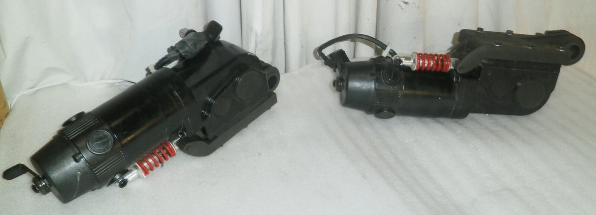 Quickie QM-710 Wheelchair Set 2 L/R Motors 107247 & 107248 w/ Bolts & Shocks