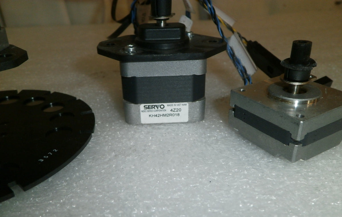 QUANTITY OF 2 SERVO MOTORS KH42HM2R018 AND SERVO KH39M2 GOOD CONDITION AND PARTS