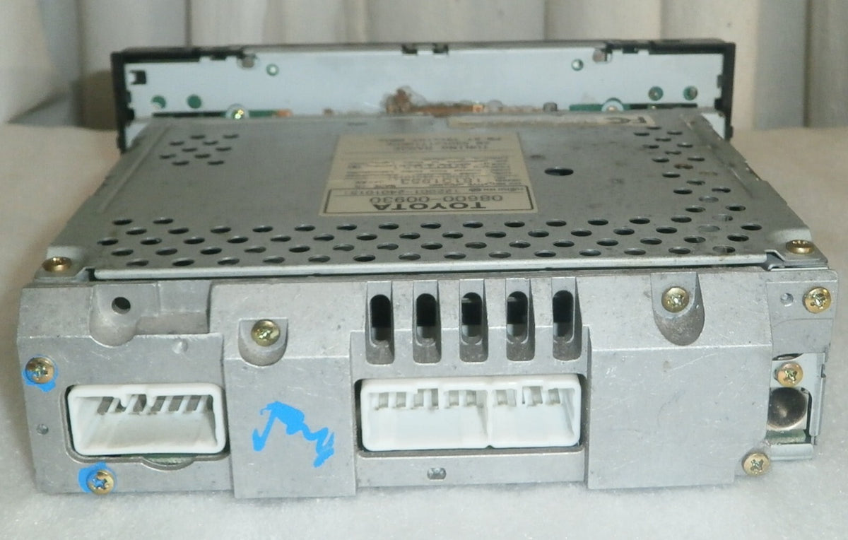 TOYOTA RADIO STEREO FM 08600-00930 CD PLAYER OEM USED VERY GOOD CONDITION