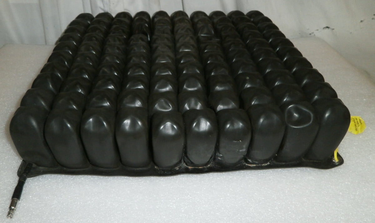 ROHO WHEELCHAIR CUSHION 18.25 X 18.25 X 4.25 INCH WITH NO COVER NO PUMP 1R1010H