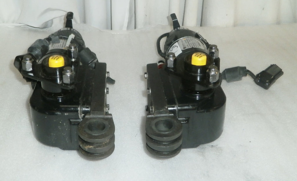Quickie QM-710 Wheelchair Set 2 L/R Motors 107247 & 107248 w/ Bolts & Shocks