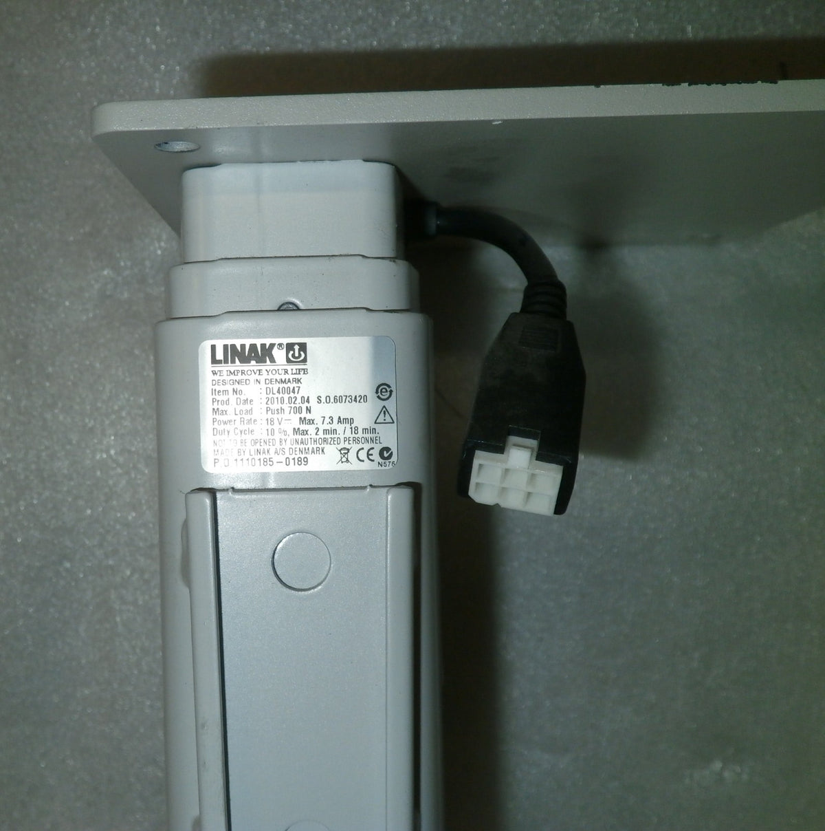 LINAK LIFTING COLUMN DL40047-LINAK CONTROL BOX CBD4-U023 AND LINAK CONTROL