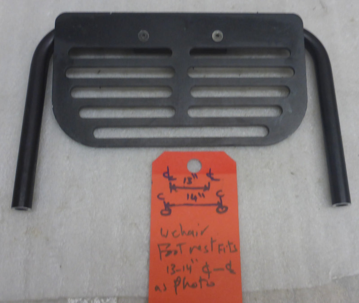 WHEELCHAIR FOOTREST DISTANCE BETWEEN PIPES 13-14 INCH DIAMETER OF PIPE