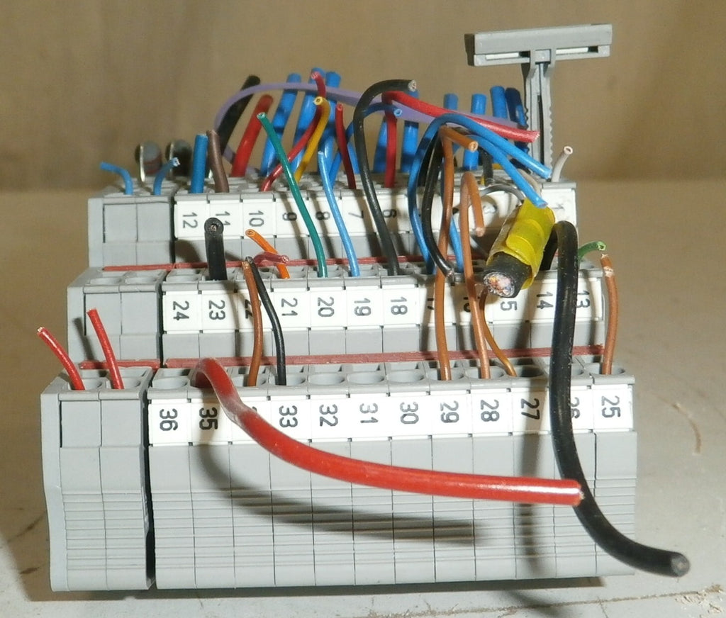 Set of Phoenix Contact ST 2,5-3L Terminal Blocks with cables Very Good Condition