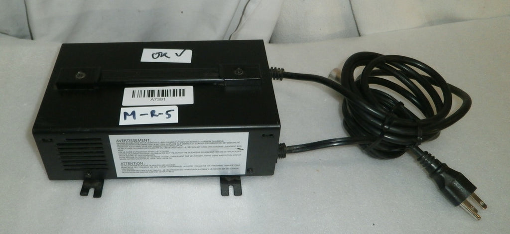 CLIPLIGHT WHEELCHAIR BATTERY CHARGER 24VOLT VERY GOOD CONDITION
