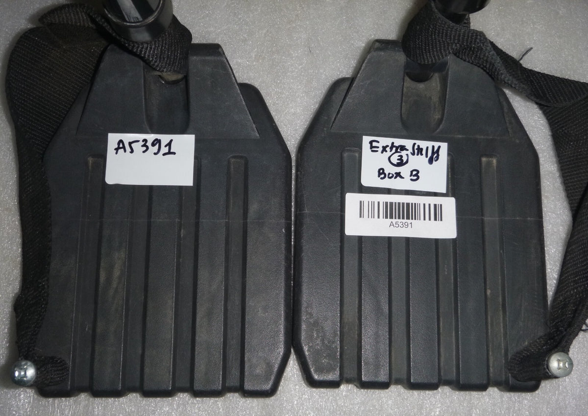 SET OF WHEELCHAIR FOOT REST GOOD CONDITION WITH MOUNT PLATES DIMENSION AS PHOTO