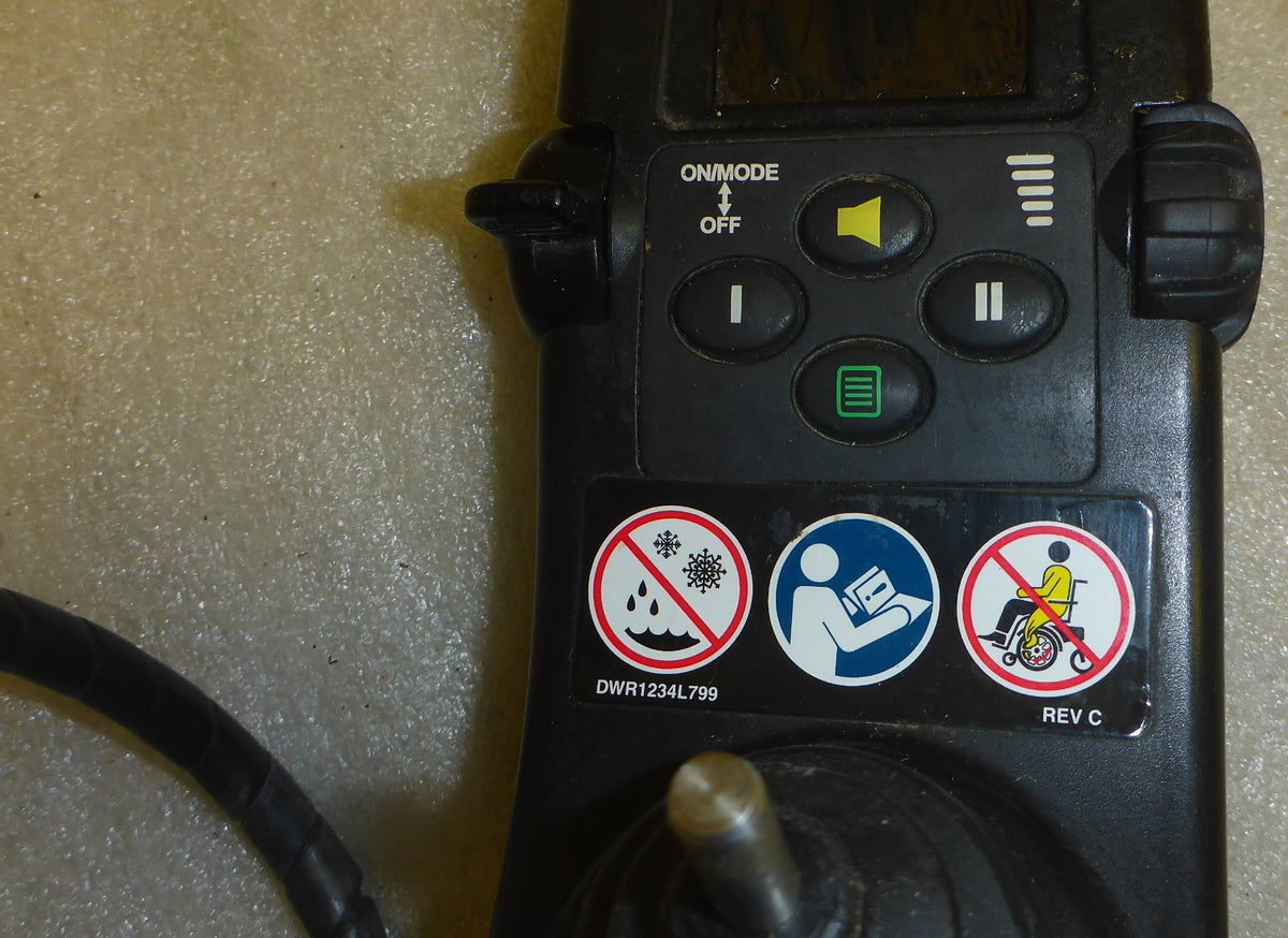 QUANTUM 6000 Z WHEELCHAIR USED JOYSTICK CTLD1467 PLEASE CHECK THE PHOTO