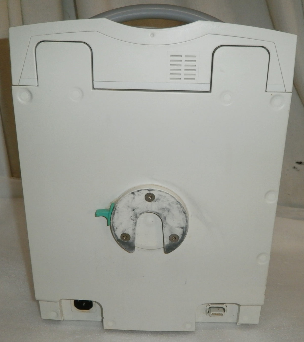 B BRAUN SPACE STATION 8713140 DOCKING STATION WITH HEAD HANDLE