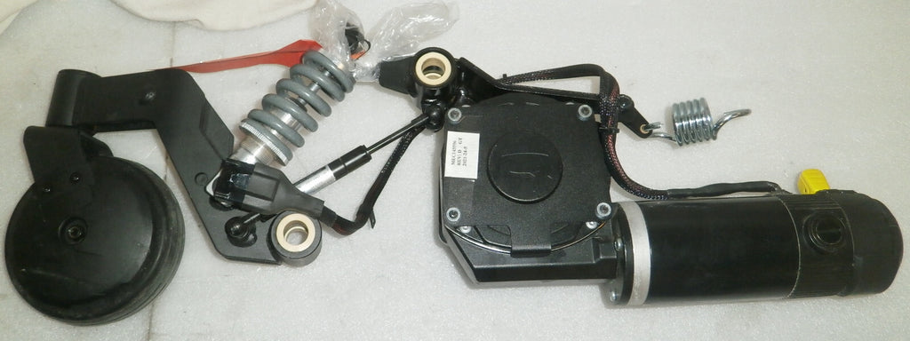 TWO QUANTUM EDGE 2.0 -2021 MOTORS MOT1810170-01 AND MOT1810171-01 WITH CASTERS