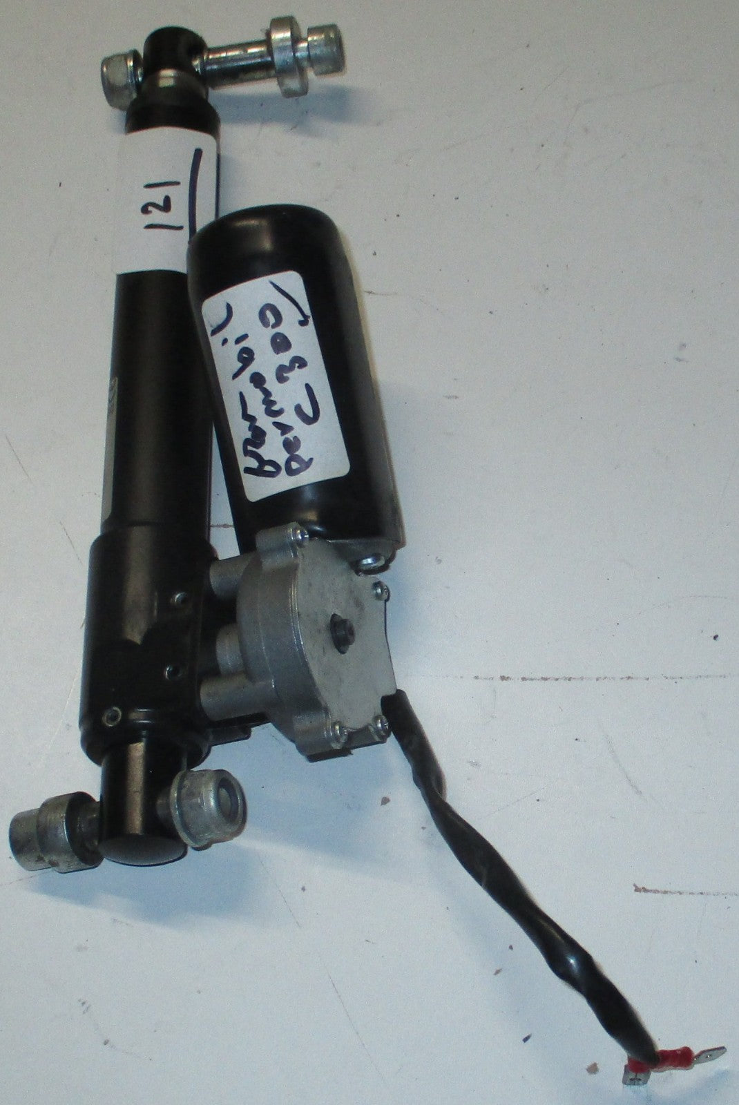 REAC-RE25 - 2018 82506100 ACTUATOR FROM PERMOBIL C300