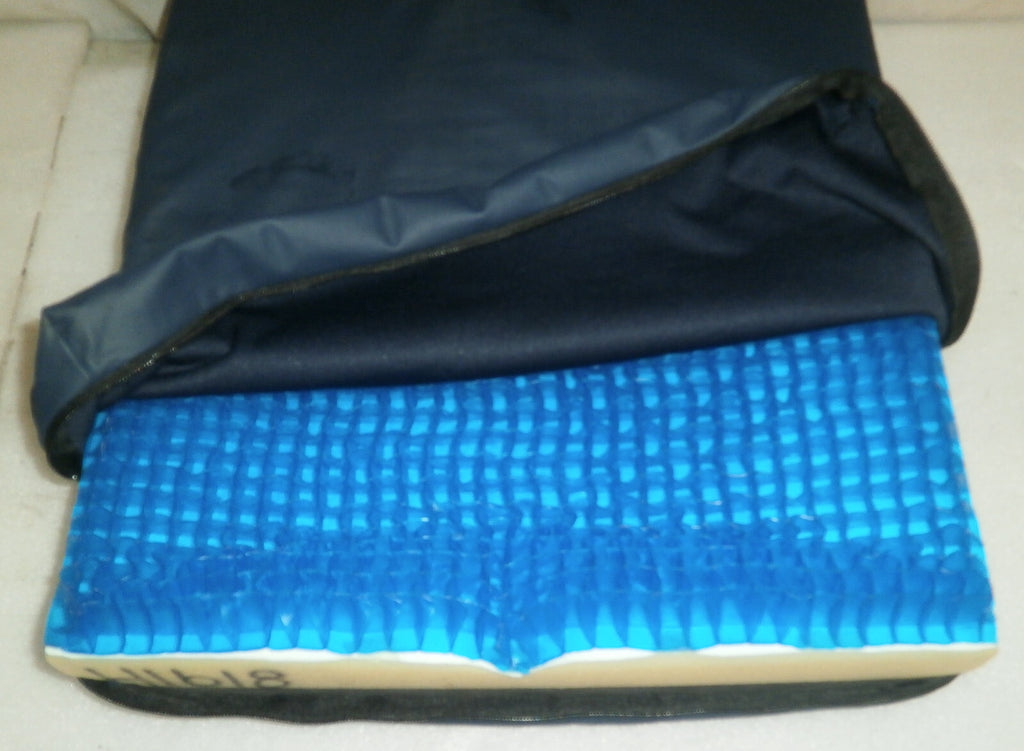 Unknown Brand 16" X 18" W/ Cover ROHO-A109 EUC