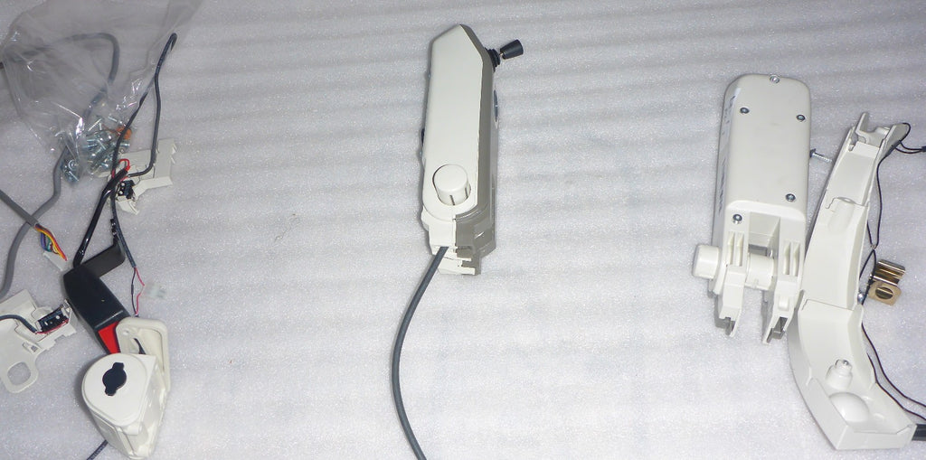 2022 HOME GLIDE STAIR LIFT ARM LET AND RIGHT AND SEAT BELT - Key Port Broken
