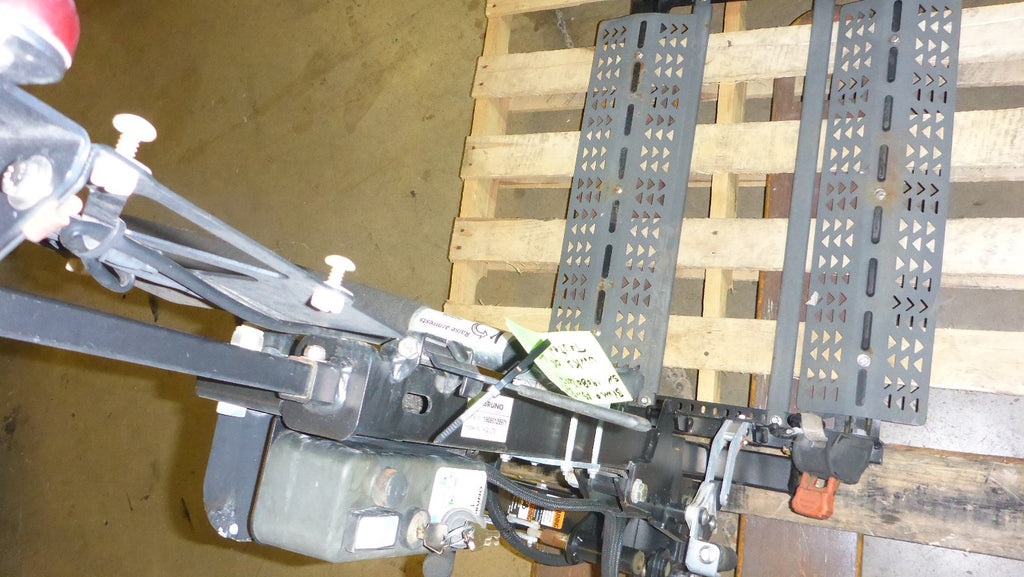 2019 BRUNO ASL-275 OUT SIDER CHAIR LIFT WORKS VERY GOOD -SIPPING SIZE 45X30"