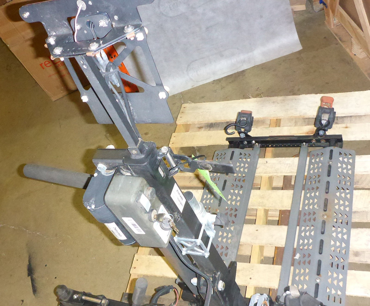 2019 BRUNO ASL-275 OUT SIDER CHAIR LIFT WORKS VERY GOOD -SIPPING SIZE 45X30"