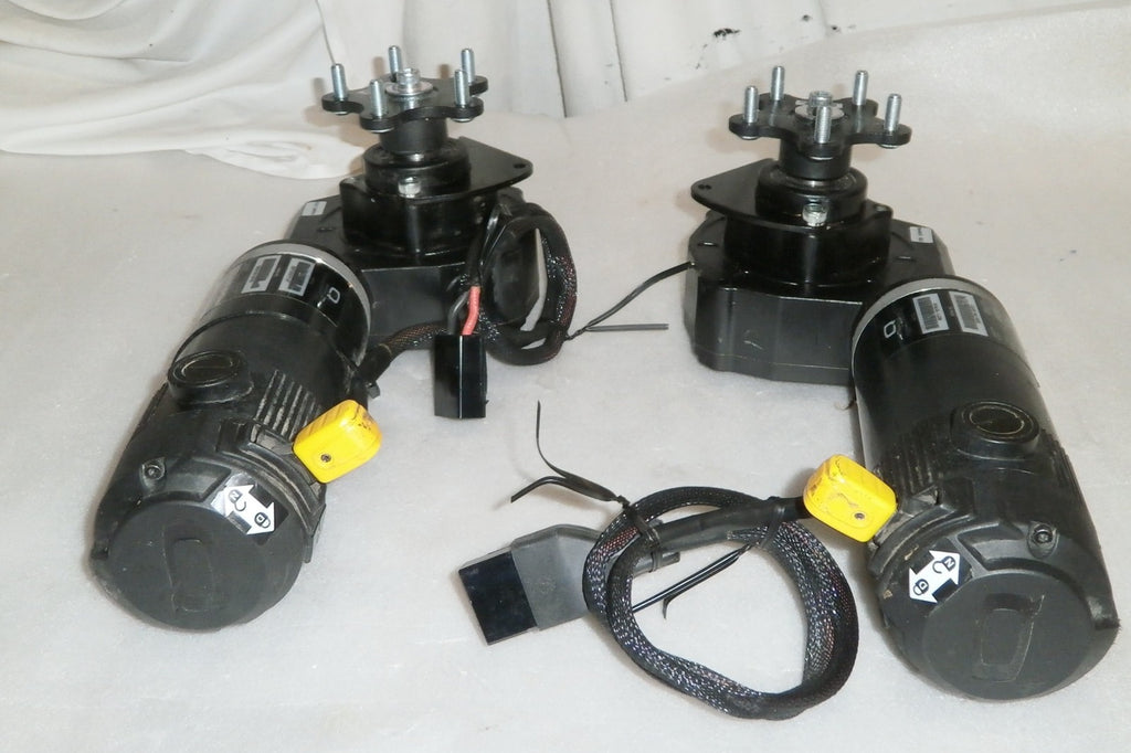 QUICKIE PRIDE MOBILITY MOTORS MOT 1810170-01 AND 1810171-01 VERY GOOD