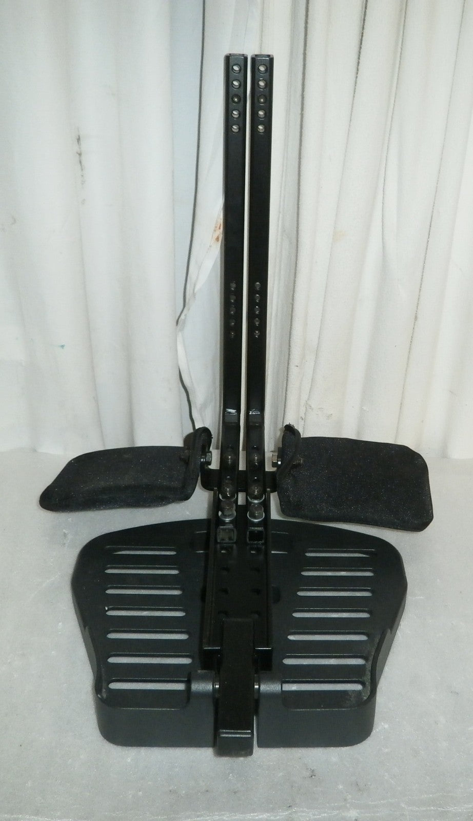 QUICKIE QM-710 WHEELCHAIR FOOTREST VERY GOOD CONDITION WITH BOLTS AS PHOTO