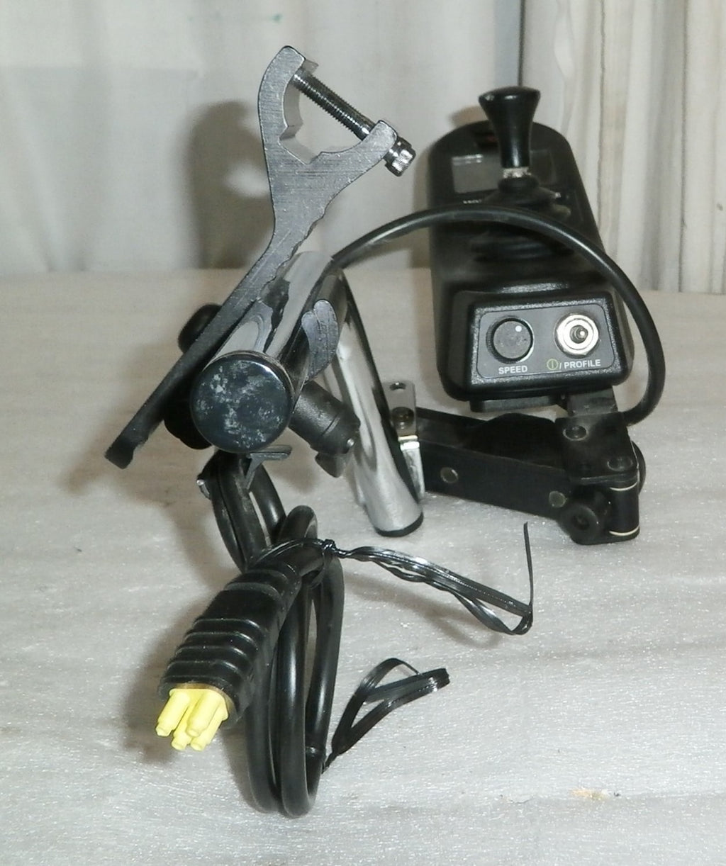 PERMOBIL R-NET JOYSTICK D51624-02 WITH SCREEN AND SWING AWAY ARMREST GOOD C