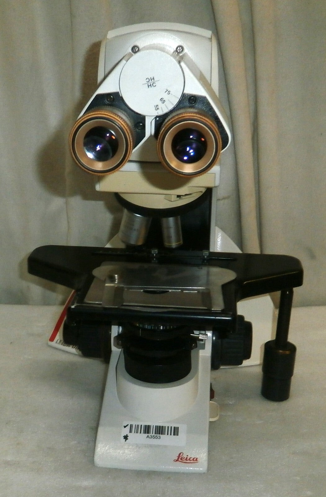 Leica DM2000 Microscope with 2 Leica 40 X, 10X Lenses