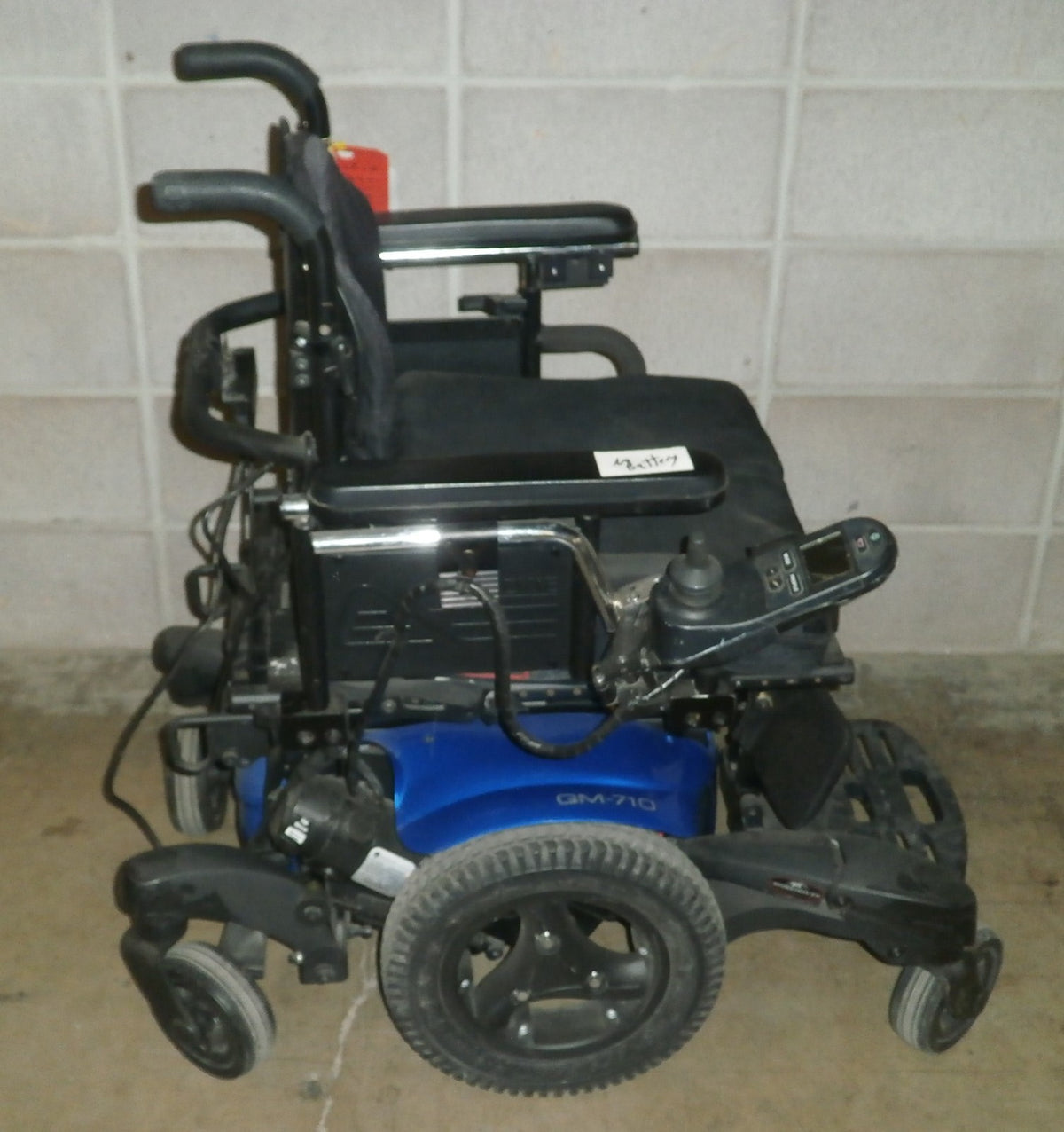 18" QUICKIE QM-710 POWER ELECTRIC WHEELCHAIR (no battery)