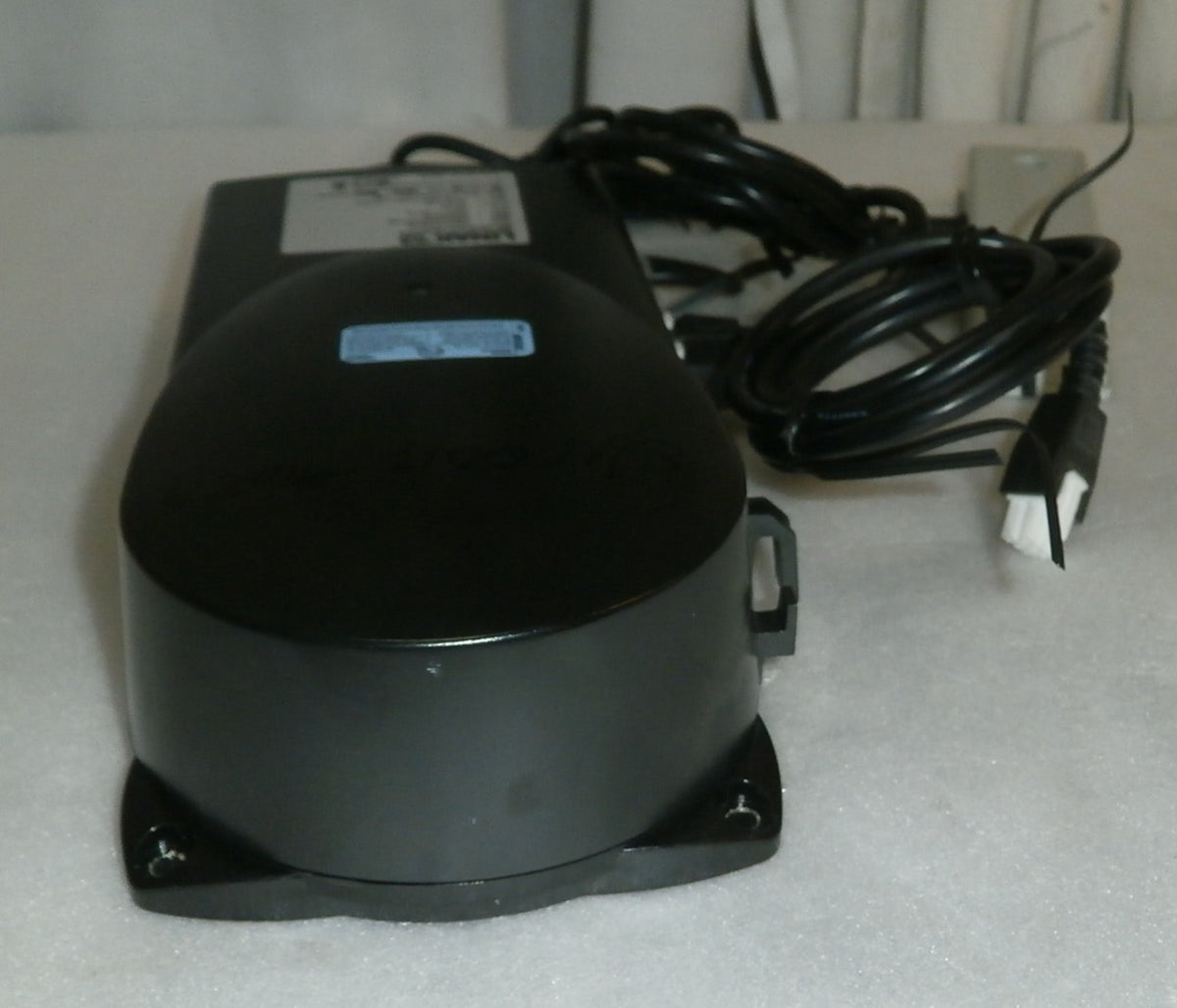 LINAK LIFTING COLUMN DL40047-LINAK CONTROL BOX CBD4-U023 AND LINAK CONTROL