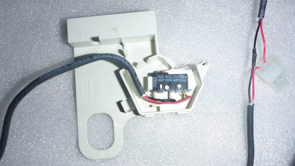 2022 HOME GLIDE STAIR LIFT ARM LET AND RIGHT AND SEAT BELT - Key Port Broken