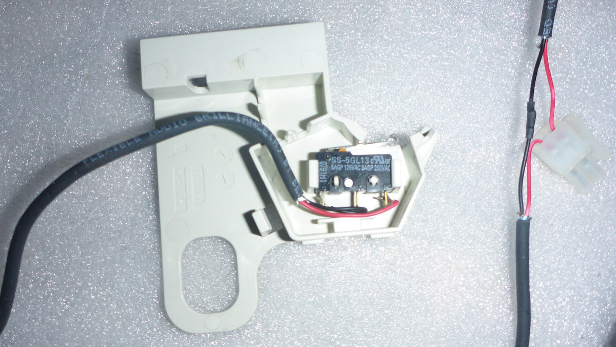 2022 HOME GLIDE STAIR LIFT ARM LET AND RIGHT AND SEAT BELT - Key Port Broken