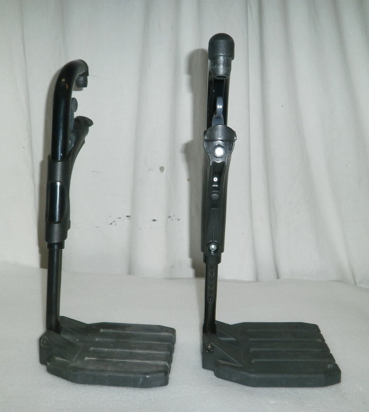 Pair of Invacare Action Leg rest for Wheelchair Very Good Condition