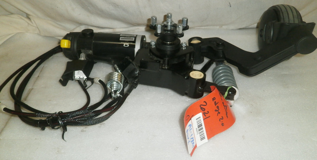 TWO QUANTUM EDGE 2.0 -2021 MOTORS MOT1810170-01 AND MOT1810171-01 WITH CASTERS