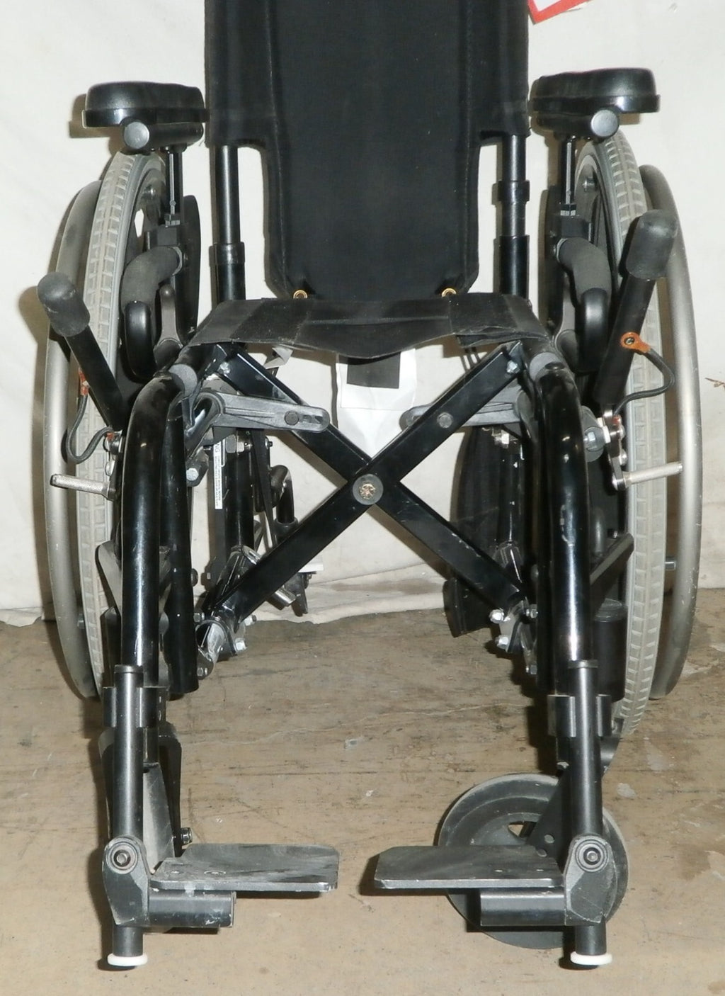 SUNRISE MEDICAL LXI WHEELCHAIR WITH SEAT WIDTH 11 INCH