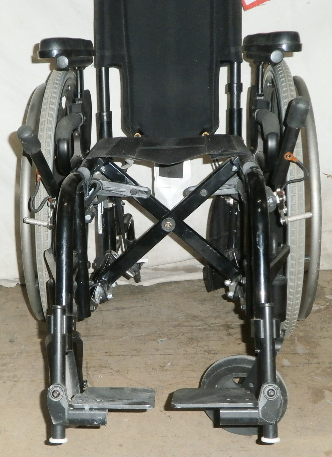 SUNRISE MEDICAL LXI WHEELCHAIR WITH SEAT WIDTH 11 INCH