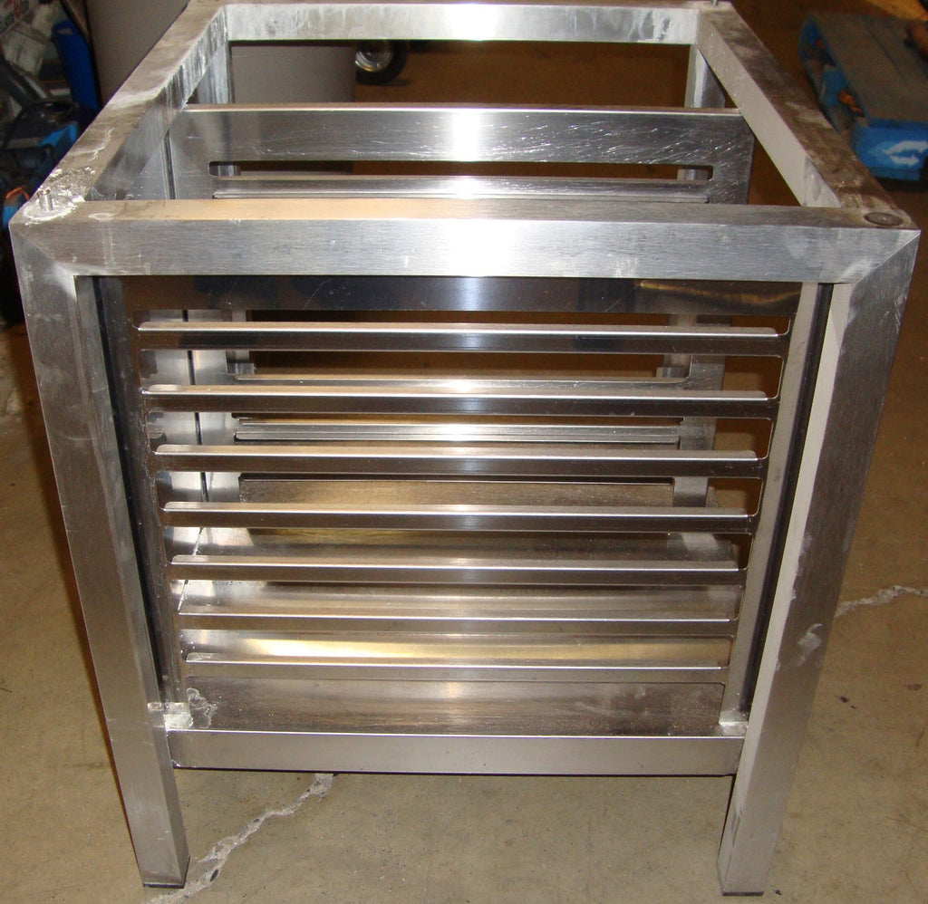 BURLODGE SIMPLE COMBI RDA 8 X 1-1 GN Electric OVEN with base works well