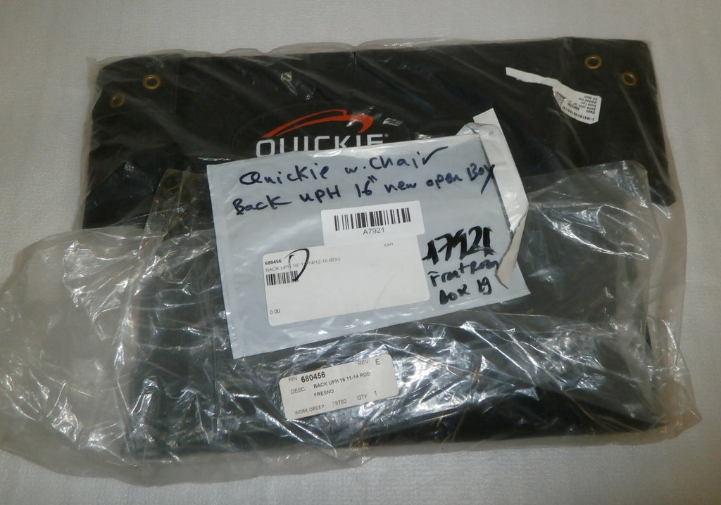 ROHO WHEELCHAIR CUSHION 18.25X18.25X4.25 " WITH COVER AND PUMP GOOD CONITION