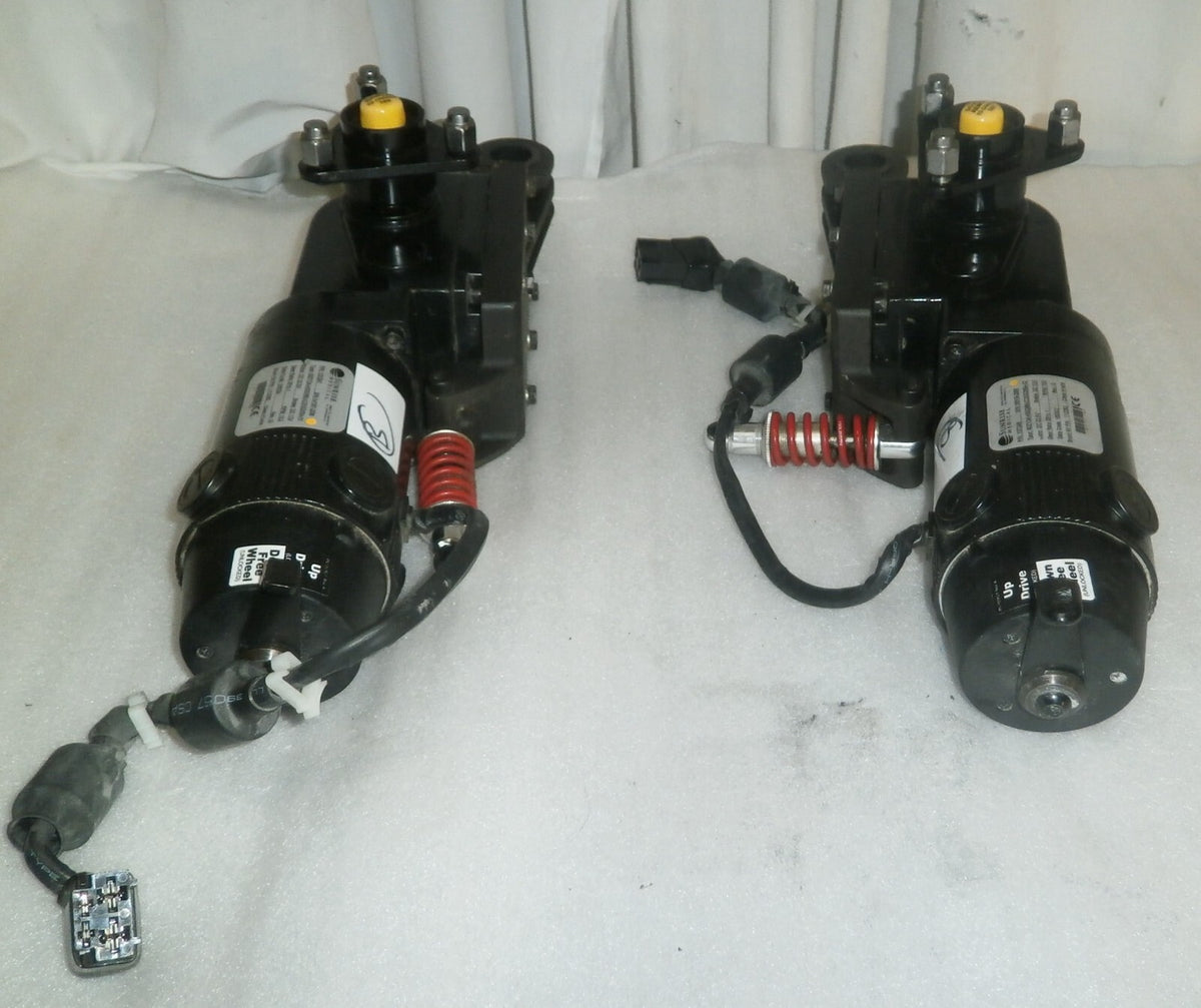 Quickie QM-710 Wheelchair Set 2 L/R Motors 107247 & 107248 w/ Bolts & Shocks