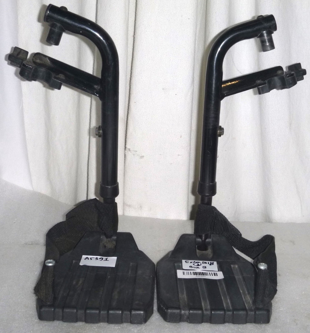 SET OF WHEELCHAIR FOOT REST GOOD CONDITION WITH MOUNT PLATES DIMENSION AS PHOTO