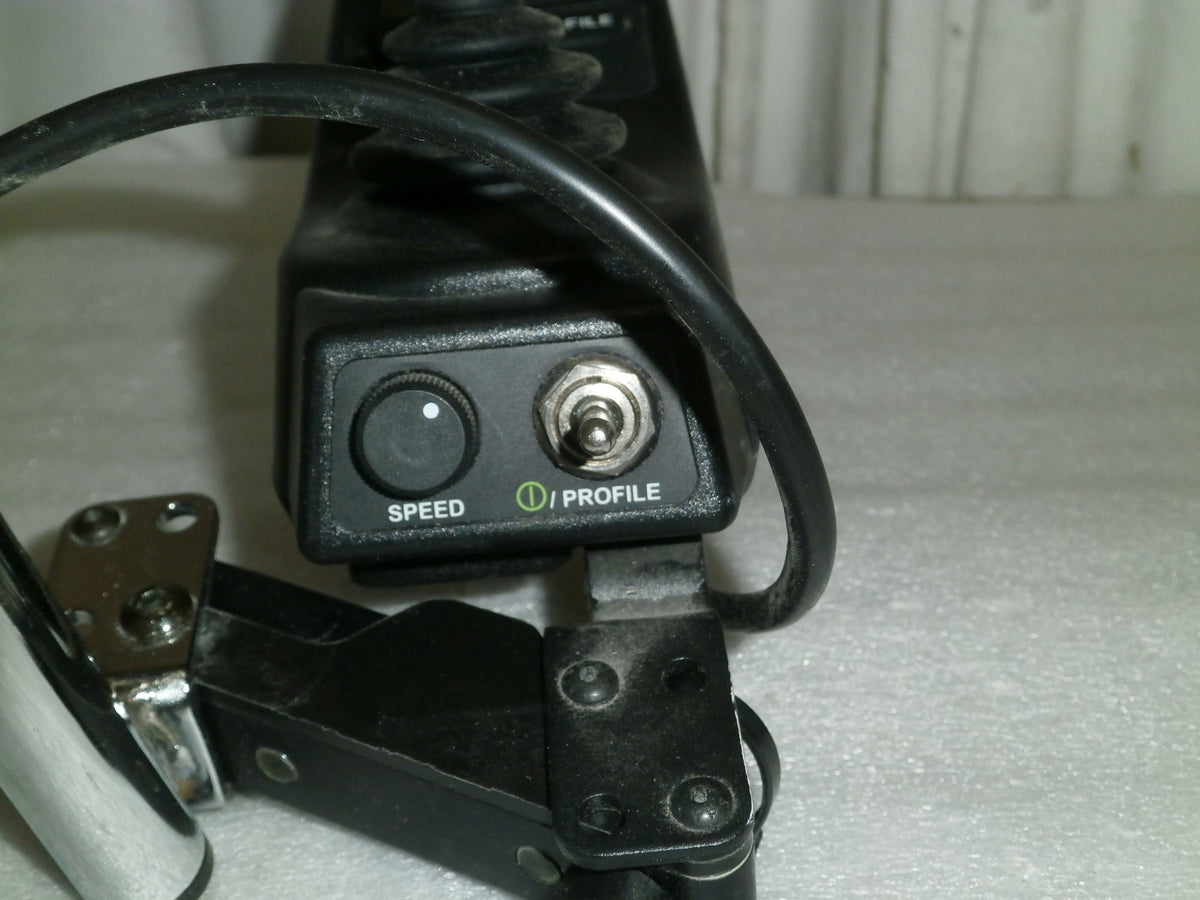 PERMOBIL R-NET JOYSTICK D51624-02 WITH SCREEN AND SWING AWAY ARMREST GOOD C
