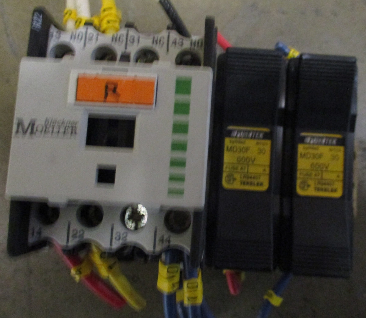 MOLLER DILR22-G AND ONE PHOENIX CONTACT PSR-ESA4_B AND 2 FUSETEK MD30F 30