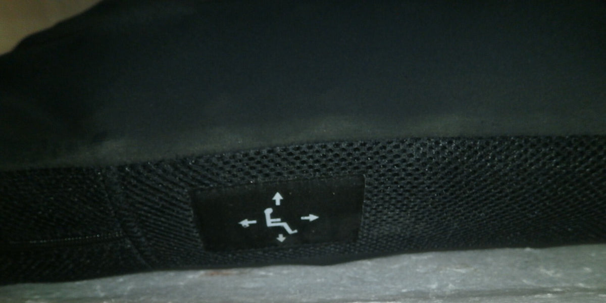 ROHO 21.25X20.25X4.25 INCH QS1111C WHEELCHAIR CUSHION W/ COVER COV-SSA1111
