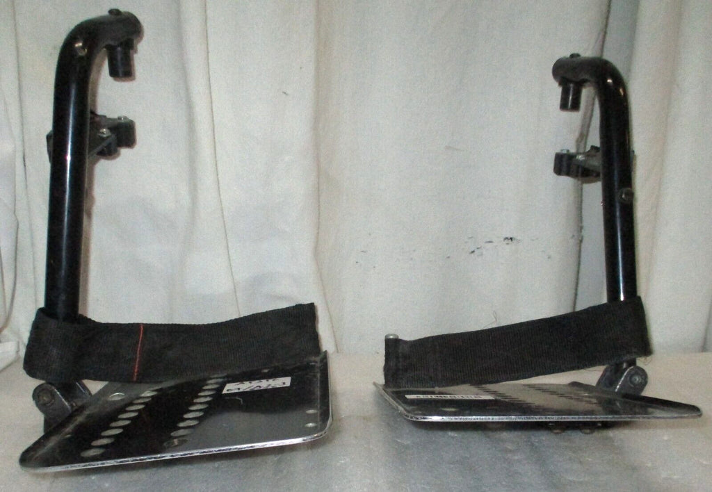 SET OF WHEELCHAIR FOOT REST GOOD CONDITION WITH MOUNT PLATES DIMENSION AS PHOTO