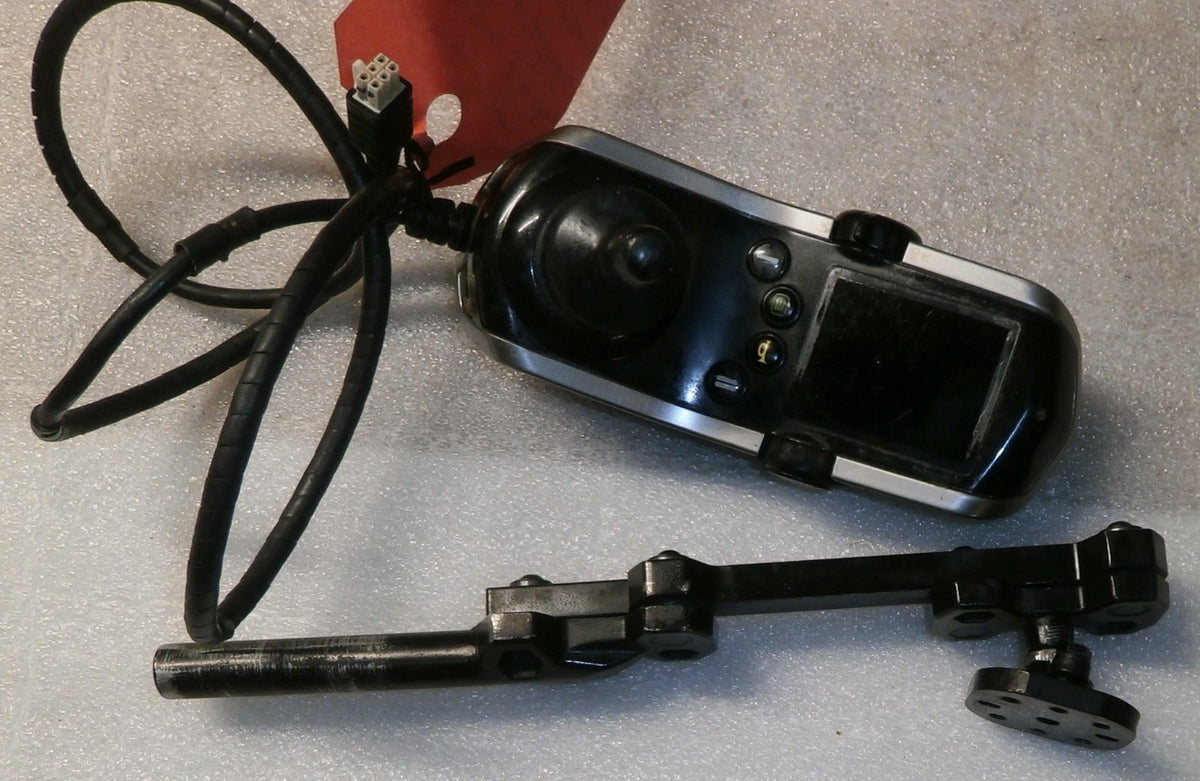 QUANTUM WHEELCHAIR CONTROLLER QLOGIC 2 WITH SWING AWAY ARM GOOD CONDITION