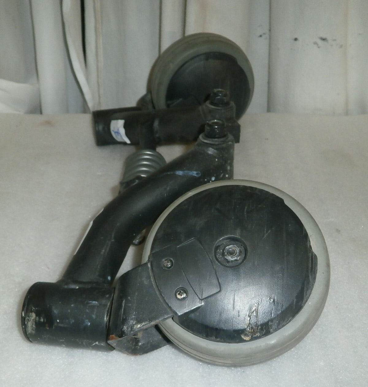QUANTUM Q6 EDGE FRONT PART WITH CASTERS AND SHOCK AS PHOTO