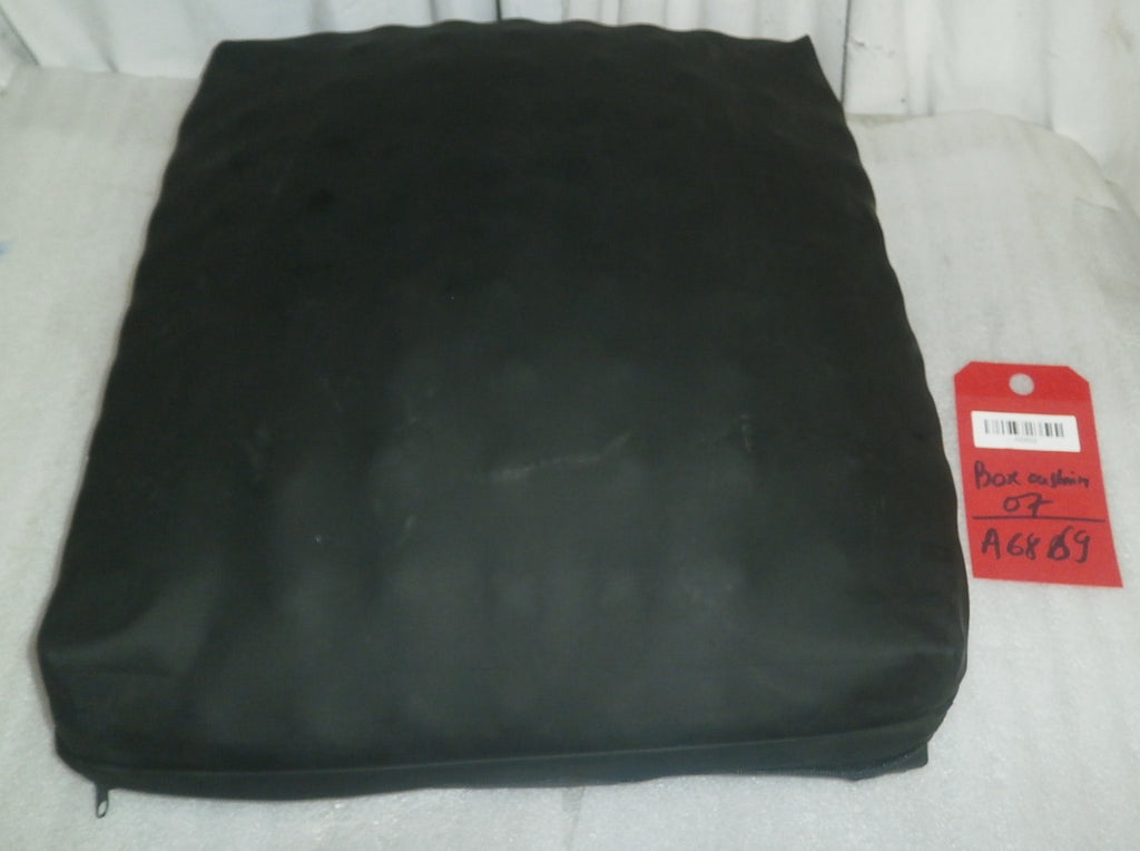 ROHO CUSHION 17.75X 20.25 X 4.25" W/ COVER VERY GOOD CONDITION
